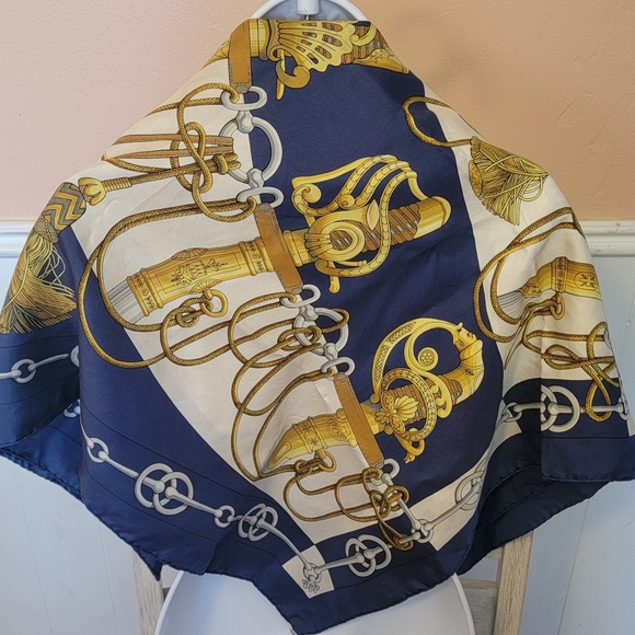 Hermes Cliquetis Vintage Silk Scarf - Picture 3 of 15